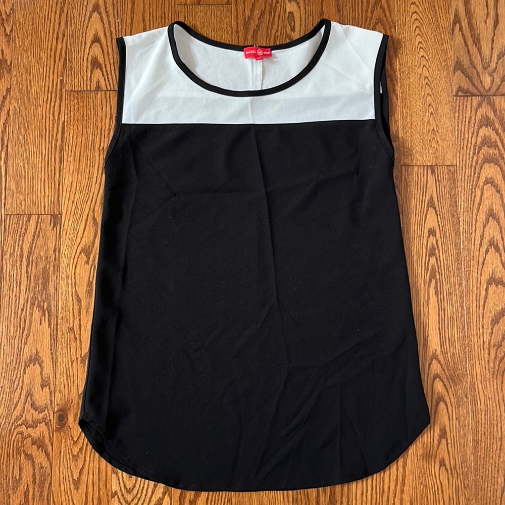 HAZEL MAE Sleeveless Top (in Black/White - Size S)